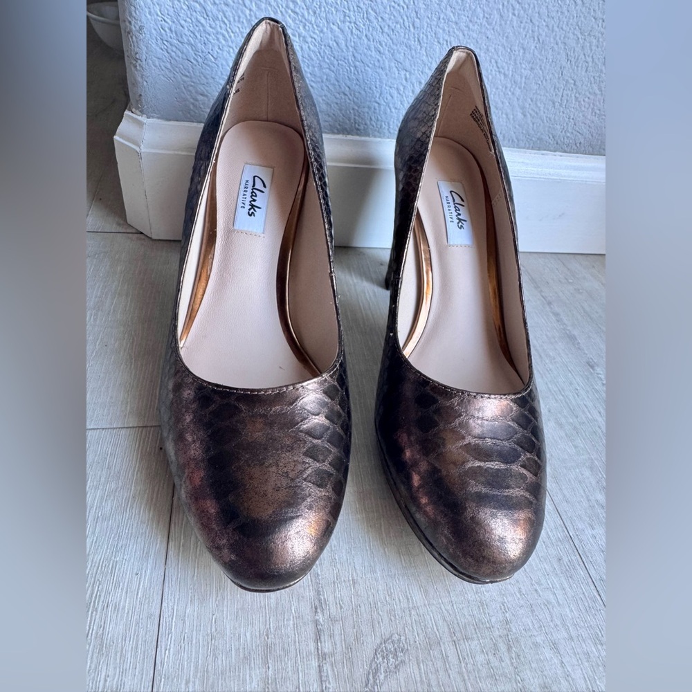Clark's Kendra Sienna Bronze Snakeskin Leather Chunky Heel Pump NWT Sz 8